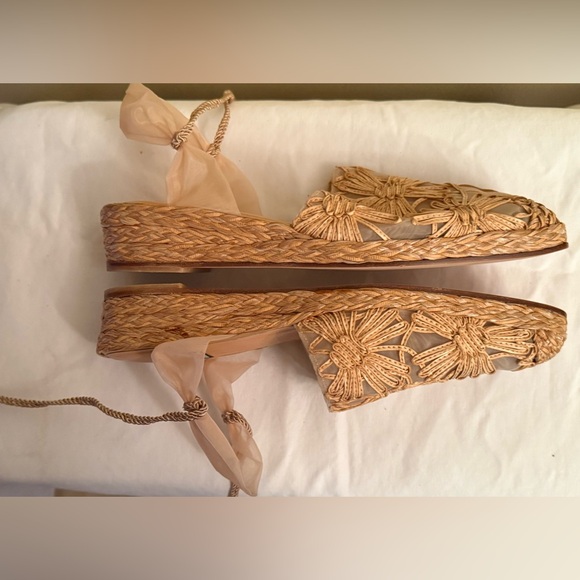 Stuart Weitzman Tan Floral Rufia, Organza Mesh Espadrilles, NWOB, Size 7-1/2 - Picture 3 of 11